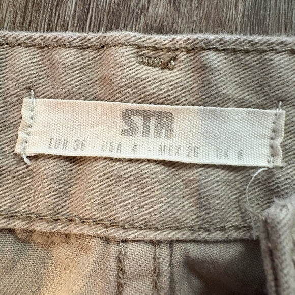 Stradivarius Cargo Pants - Picture 2 of 2